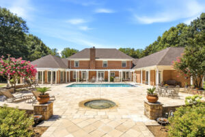 2230 Shields Dr-31